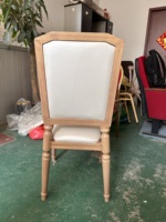 Vente en gros de chaise de restaurant beige et marron chaises de salle à manger en cuir PU moderne avec pieds en métal chaise empilable en métal de salle à manger