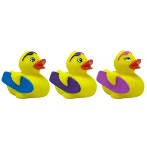 定制标志聚氯乙烯浴鸭中指鸭挤压和声音功能橡胶鸭制造商浴室用