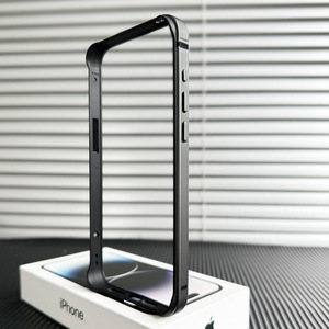 Étui de protection hybride de luxe antichoc en alliage d'aluminium ZYQ avec cadre métallique transparent pour iPhone 15/14/13 Pro - Product Image 5