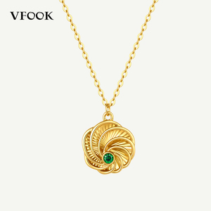 Collar VFOOK con Diseño Espiral Texturizado, Zirconia Cúbica Verde, Resistente al Sudor, Collar con Colgante de Oro Sólido de 14K/18K para Regalo de Aniversario - Product Image 1