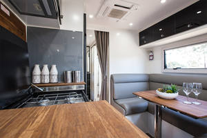 2025 Nueva fábrica de fibra de vidrio remolque móvil todoterreno viaje Camping caravana con 3 literas para aventuras familiares al aire libre - Product Image 4