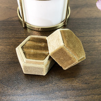 Boîte à bagues hexagonale en velours vintage, noire, à 3 compartiments, pour porte-bagues de mariage, triple support pour alliances de fiançailles et de mariage, personnalisable