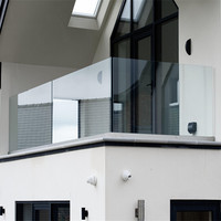 Système de garde-corps en verre minimaliste sans cadre en forme de U pour escalier, terrasse et patio
