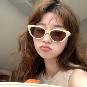 แว่นกันแดดทรงแคทอายสำหรับผู้หญิง ป้องกันรังสียูวี 400 แฟชั่นสไตล์เจนนี่สำหรับผู้ใหญ่ สีขาวชมพู - Product Image 2