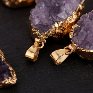 Unregelmäßiger <span class=keywords><strong>Amethyst</strong></span> Anhänger Natur kristall Halskette Edelstein <span class=keywords><strong>Amethyst</strong></span> Zubehör Roh stein Anhänger für Daily Wear Schmuck - Product Image 4