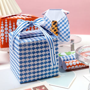 Rollo de papel de regalo de embalaje personalizado de lujo 43*300cm de 80g de papel revestido al por mayor - Product Image 1