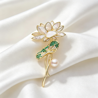 Broche Fleur de Lotus Incrustée de Zircon et Coquillage Naturel 2026 – Bijou Unisexe Idéal pour Mariage, Fiançailles, Fête, Cadeau, Accessoire
