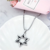 Vente en gros d'usine Bijoux en argent antique juif Acier titane Pendentif étoile à six branches Étoile de David Collier rétro