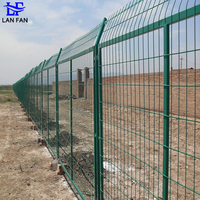 Système de clôture en treillis soudé sur mesure, panneaux galvanisés ou revêtus de PVC pour les projets d'usines et d'infrastructure