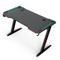 Escritorio Gaming Wqantum de Alta Calidad con Superficie de Melamina de Madera, Forma de Z, LED RGB y Portavasos para PC