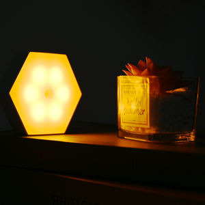 Besser Als Mr. Beams Schlaf-Freundliches, Batteriebetriebenes, Bewegungsgesteuertes LED-Nachtlicht zum Kleben mit Amberfarbenem Licht - Product Image 1