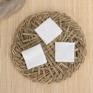 Tampons en coton non tissé absorbants blancs jetables pour le nettoyage esthétique et médical, pack de 1 000 000 pièces - Product Image 1