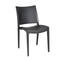 Vente en gros de chaises de salle à manger d'extérieur en PP sans accoudoirs de couleur noire, modernes, de qualité, empilables, étanches et durables pour la maison, meubles d'hôtel