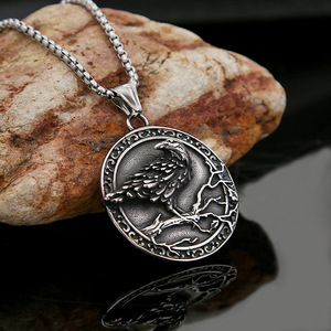 Yunnique – collier en acier inoxydable pour hommes, pendentif corbeau, chaîne au design animalier Vintage, bijoux cadeau - Product Image 1