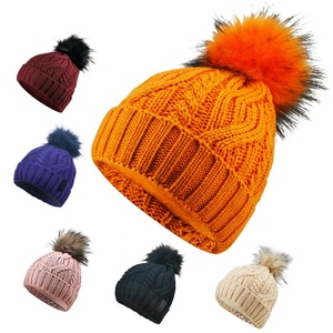 Chapeaux en fausse fourrure mérinos personnalisés avec pompons en laine mérinos Chapeaux d'hiver de luxe pour hommes Bonnets à <span class=keywords><strong>pompon</strong></span> chaud unisexe - Product Image 3