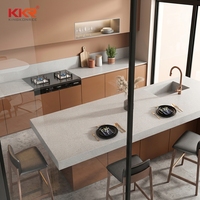 Comptoir de cuisine en pierre artificielle au design moderne, surface solide sans silicone pour usage domestique ou hôtelier