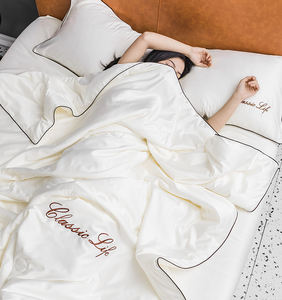 Parures de lit modernes et luxueuses avec un <span class=keywords><strong>travail</strong></span> de tressage élégant, deux couleurs, broderie AB, rembourrage en polyester de qualité - Product Image 2