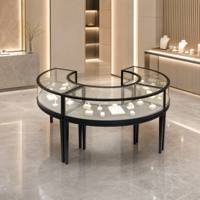 Table de présentation de bijoux circulaire de luxe, vitrine incurvée en verre trempé, logo personnalisé pour l'intérieur d'une bijouterie