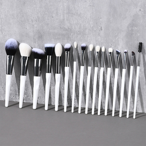 ชุดแปรงแต่งหน้าขนสังเคราะห์ 15 ชิ้น ด้ามไม้ สำหรับปัดแก้ม แป้ง อายแชโดว์ คอนซีลเลอร์ รองพื้น ใช้ได้ทุกวัน - Product Image 2