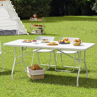 Tables pliantes américaines populaires en plastique PP de 5, 6 et 8 pieds pour pique-niques et fêtes, idéales pour l'ameublement extérieur, les parcs et les entrepôts.
