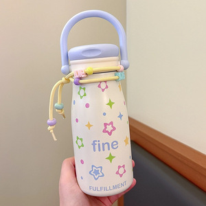 ขวดน้ำเก็บความเย็นสแตนเลส 600 มล. รุ่นใหม่ปี 2025 ดีไซน์น่ารักสไตล์เกาหลีและญี่ปุ่น พร้อมลายพิมพ์สีสันสดใสและของตกแต่งฟรี - Product Image 5
