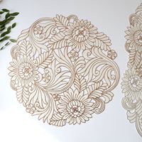 Set de table en PVC de luxe avec bordure dorée, résistant à la chaleur, design ajouré pour hôtels, fêtes et événements festifs