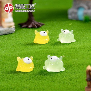 Figurine de monstre à une œille en résine, qui brille dans le noir, ornement de bureau miniature, accessoire décoratif de style dessin animé - Product Image 4