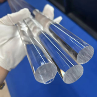L'usine produit des tiges rondes en quartz fondu de haute pureté de grand diamètre, offrant des services de découpe, de soudage et de pliage.
