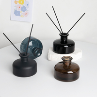 Nouvel arrivage Bouteille décorative ronde en verre diffuseur Bouteille d'aromathérapie roseau Conteneur d'huiles essentielles Bouteilles en verre bocaux diffuseur