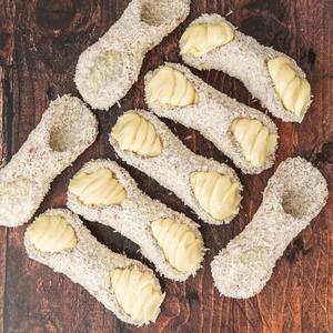 Kit per Cannoli Siciliani con Crema al Cocco, 5 Grandi Cannoli e Utensili per Dessert - Product Image 1