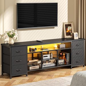 Consola multimedia para dormitorio con estantes abiertos, soporte de TV negro, centro de entretenimiento, tomas de corriente, cajones de tela, cómoda - Product Image 1