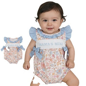 Conjunto de dos piezas para niñas pequeñas, túnica con tirantes florales amarillos de verano y pantalones cortos con volantes azules - Product Image 4