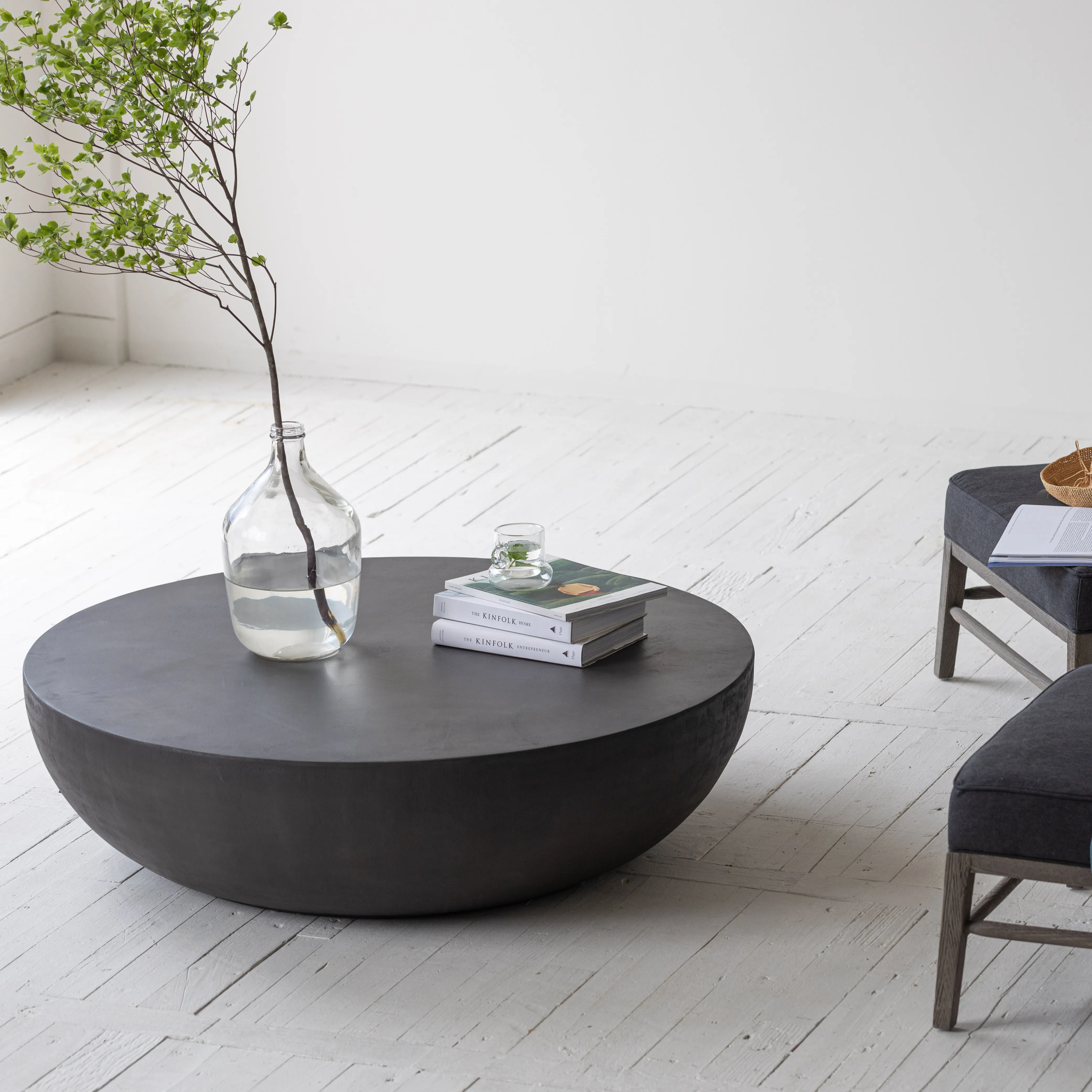 फ्रेंच शैली विंटेज minimalist कंक्रीट बड़े कॉफी टेबल सर्कल कॉफी टेबल दौर काली कॉफी टेबल