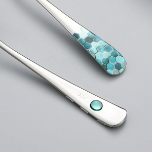 Cuchara de café de acero inoxidable 304 con mango de diseño colorido, cuchara moderna de grado alimenticio para mezclar postres y té para adultos - Product Image 4