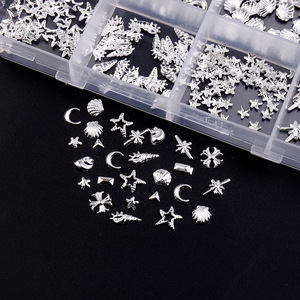 Caja de 12 compartimentos de adornos para uñas con remaches punk, estrellas de mar y conchas marinas, de aleación mixta, para decoración de manicura DIY, venta al por mayor transfronteriza - Product Image 3