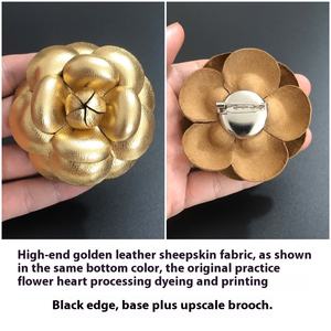 Broche de camélia en cuir Pu plaqué argent de Wang Yibo 6.8cm petite fleur parfumée anniversaire doré femmes - Product Image 3