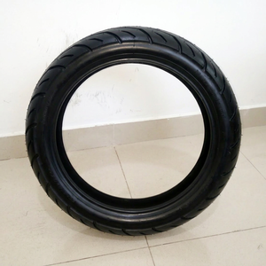 Neumático de motocicleta sin cámara nuevo 90/90-14 con patrón de ranuras en forma de V para reemplazo - Product Image 1