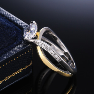 Anello di Fidanzamento Bicolore da Donna, Elegante Anello Regolabile con Cristallo Rotondo, Gioiello per Proposta di Matrimonio - Product Image 3
