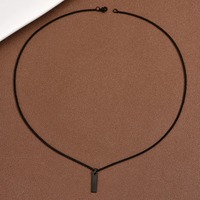 Collier étanche en acier inoxydable avec pendentif géométrique vintage en forme de bâton cubique vertical pour hommes et femmes, idéal pour les fêtes