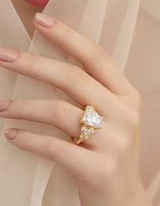 Anillo de Corona Vintage de Plata S925 de Dos Tonos con Moissanita Corte Esmeralda para Propuesta de Matrimonio, Regalo de Aniversario, Joyería - Product Image 3
