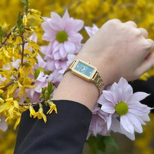 Montres pour femmes à cadran carré tendance, bracelet en acier inoxydable, cadran vert en cuir, mouvement à quartz, résistantes à l'eau, vente chaude, personnalisables en usine - Product Image 6