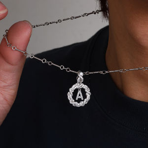 Moda Moissanite inicial a colgante collar 925 plata esterlina VVS diamante redondo Halo círculo joyería colgante para hombres y mujeres - Product Image 5