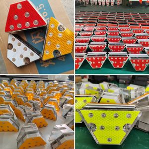 Feu d'avertissement de circulation à LED solaire délinéateur de garde-corps trapézoïdal pour barrière d'autoroute - Product Image 3