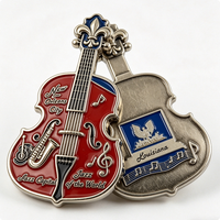 Badge en métal émaillé personnalisé en forme de violon, écusson souvenir de musique jazz, emblème 2D pour cadeau de voyage