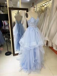 Robe de soirée sans manches bleu ciel à volants et col en V en dentelle moelleuse, style <span class=keywords><strong>princesse</strong></span> féerique, haute qualité, vente en gros 2026 - Product Image 4