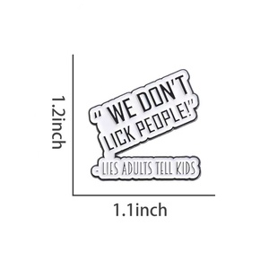 En gros, Broches en métal émaillées avec citations, motif 'We Don't Lick People', drôle et sarcastique, pour adultes et enfants, badges de revers et broches pour sacs à dos - Product Image 6