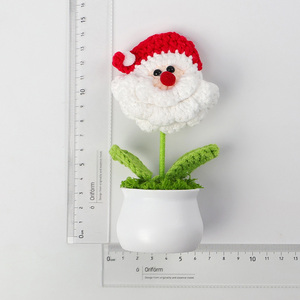 Nuevo Adorno Navideño de Ganchillo Hecho a Mano, Mini Maceta de Lana con Flores, Adornos de Coche de Papá Noel Terminados para Suministros Festivos - Product Image 3