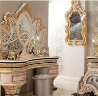 Lit en bois massif de luxe européen, design néoclassique, finition feuille d'or, sculpté à la main, mobilier haut de gamme