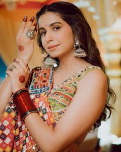 โชลีเลียงก้าที่สวยงามพร้อมนักออกแบบอินเดียดูปัตต้าพร้อมสวมใส่ปาร์ตี้สวมเย็บปักถักร้อยโชลีเลียงก้าพร้อมงานลําดับ - Product Image 5