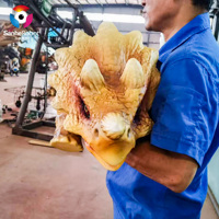 Marionnette à main personnalisée pour Halloween, dinosaure bébé Triceratops réaliste, en vente pour les parcs d'attractions et les centres commerciaux